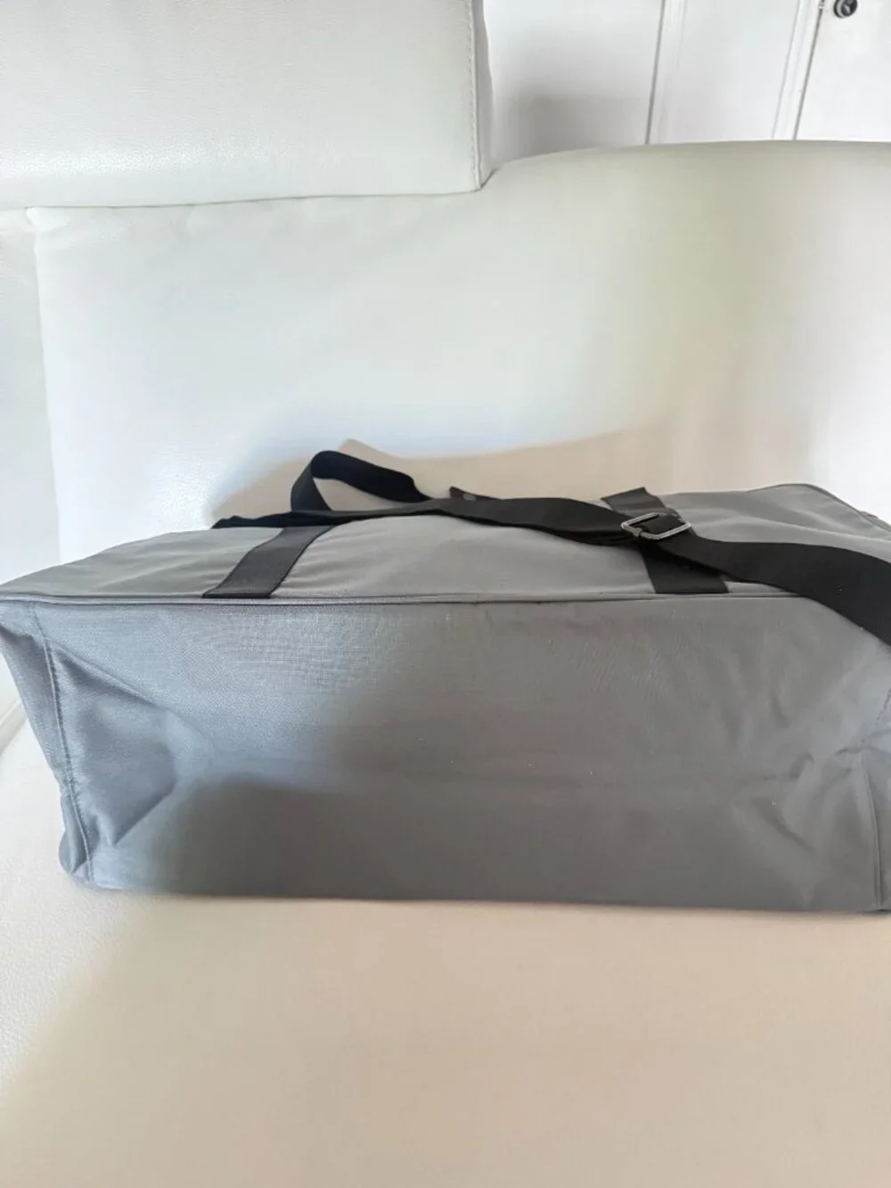 NEW HUGO BOSS PARFUMS GRAY DUFFLE BAG TRAVEL GYM WEEKENDER UNISEX